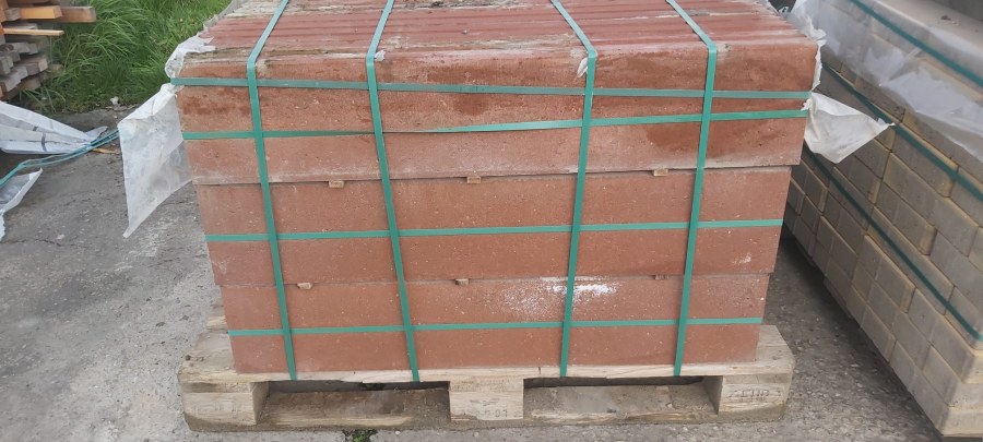 Obrubník 100x20x5 cm METRA 5 červená - Výprodejové zboží Obklady a dlažba