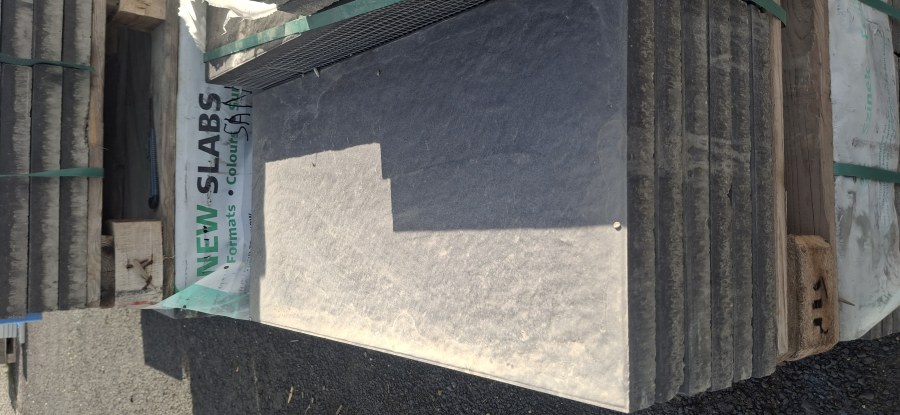 Výprodej - dlažba velkopl. CARAT SANTINO antracit 80,5x40,5x4,2cm zal.na paletu 2868 Výprodej - dlažba velkopl. CARAT SANTINO antracit 80,5x40,5x4,2cm zal.na paletu 2868 - Výprodejové zboží Betonové dlažby