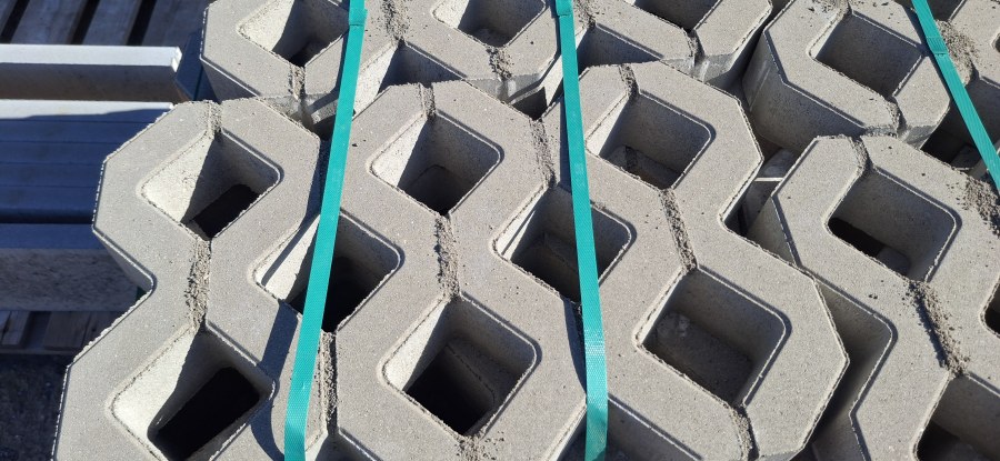 Výprodej - dlaždice zatravňovací 60x40x8cm přírodní 2.jak. (40) zal. na pal. 18681 - Výprodejové zboží Betonové výrobky