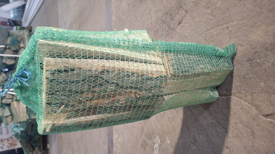 Dřevo palivové štípané pytlované TVRDÝ MIX 11kg