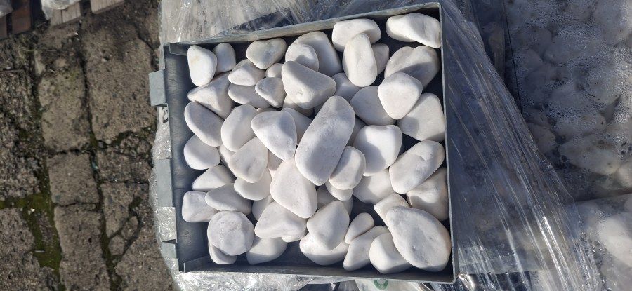 Výprodej- oblázek dekorativní 40-60mm bílé 25kg - Sypké materiály Dekorační