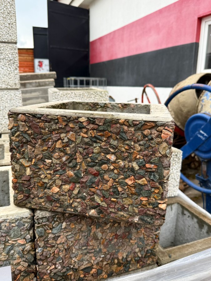 Výprodej - tvarovka sloupová 30x30x20 IV.vymývaná TAMBORA pal.nevratná 228756 Výprodej - tvarovka sloupová 30x30x20 IV.vymývaná TAMBORA pal.nevratná 228756
