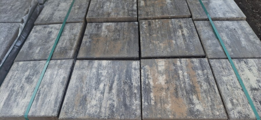 Výprodej - dlažba zahradní 30x30x5 cm bíločernokaramelová 2.jak. pal.18681 (144ks/pal.) Výprodej - dlažba zahradní 30x30x5 cm bíločernokaramelová 2.jak. pal.18681 (144ks/pal.) - Výprodejové zboží Betonové dlažby