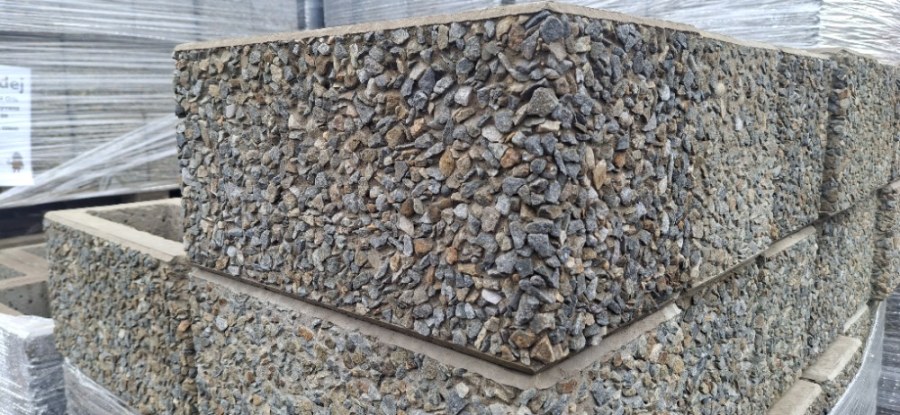 Výprodej - tvarovka sloupová Grio 40x20x20 cm vymývaná (60) pal. nevr.228756<br> Výprodej - tvarovka sloupová Grio 40x20x20 cm vymývaná (60) pal. nevr.228756<br> - Výprodejové zboží Betonové výrobky