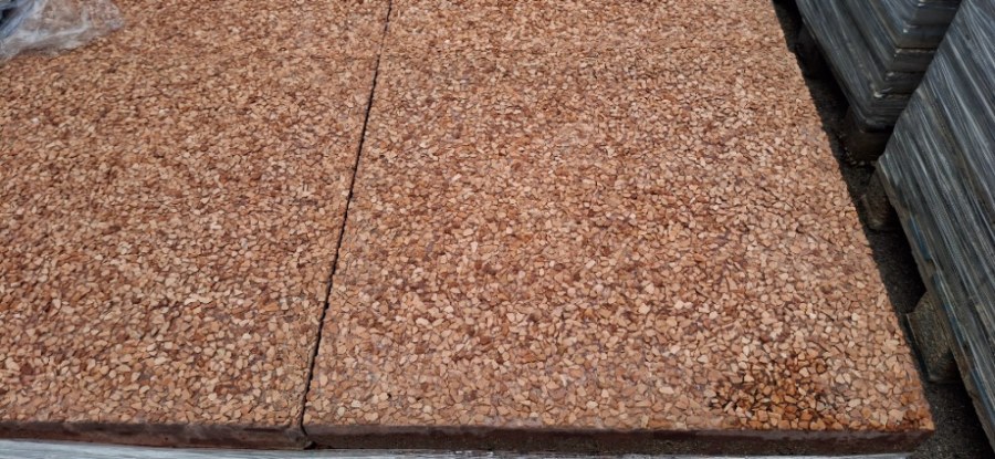 Výprodej - dlažba vymývaná 50x50x6cm ORIA červená paleta nevr. 228756 Výprodej - dlažba vymývaná 50x50x6cm ORIA červená paleta nevr. 228756 - Výprodejové zboží Betonové dlažby
