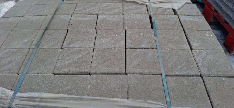 Výprodej - dlažba zámková 14,2x14,2x4,5cm přírodní 2.jak. (624) zal.na paletu 2868 Výprodej - dlažba zámková 14,2x14,2x4,5cm přírodní 2.jak. (624) zal.na paletu 2868
