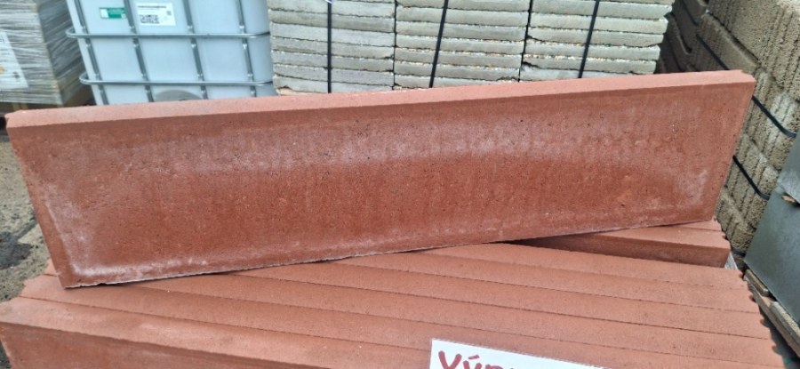 Výprodej - obrubník zahradní 100x25x5cm červený 2.jak. (48) pal.2868 - Výprodejové zboží Betonové výrobky Obrubníky