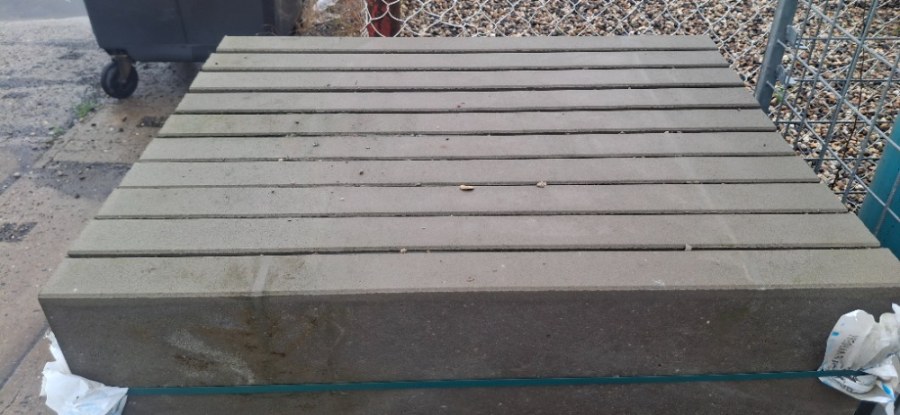 Výprodej - obrubník zahradní 100x25x8cm přírodní 2.jak. (30) pal.2868 Výprodej - obrubník zahradní 100x25x8cm přírodní 2.jak. (30) pal.2868 - Výprodejové zboží Betonové výrobky Obrubníky