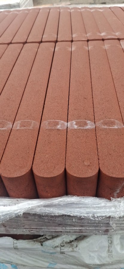 Výprodej - obrubník zahradní s kulatým zámkem 50x20x5cm červený 2.jak. (108) pal.2868 Výprodej - obrubník zahradní s kulatým zámkem 50x20x5cm červený 2.jak. (108) pal.2868 - Výprodejové zboží Betonové výrobky Obrubníky
