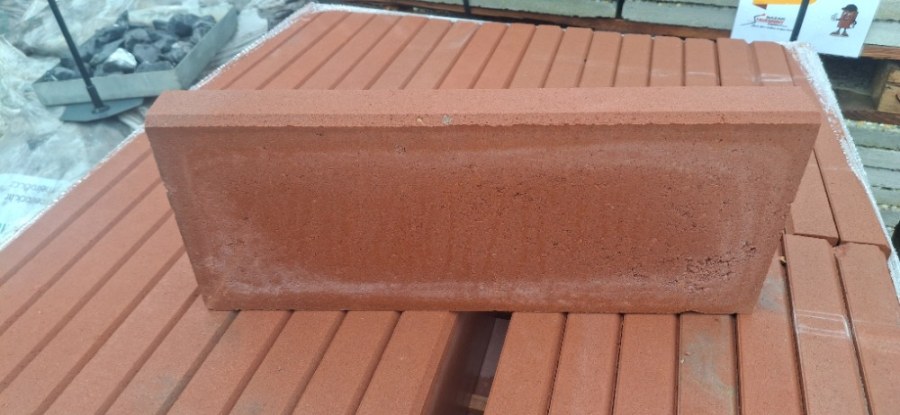 Výprodej - obrubník zahradní s rovnou hranou 50x20x5cm červený 2.jak. (108) pal.2868 Výprodej - obrubník zahradní s rovnou hranou 50x20x5cm červený 2.jak. (108) pal.2868 - Výprodejové zboží Betonové výrobky Obrubníky