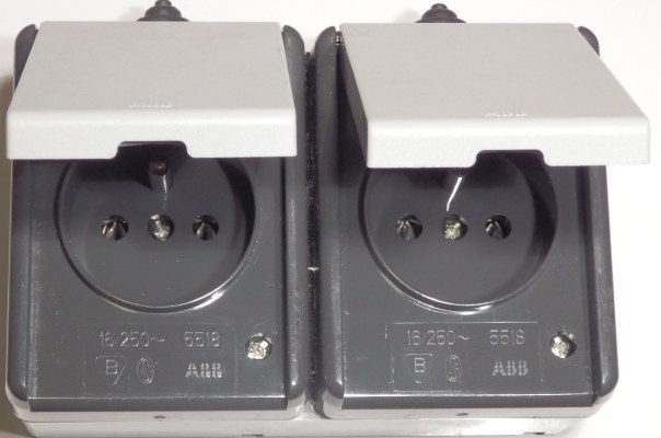 Zásuvka dvoj. 5518-2069 S IP44 šedá - Elektroinstalace Vypínače a zásuvky Zásuvky