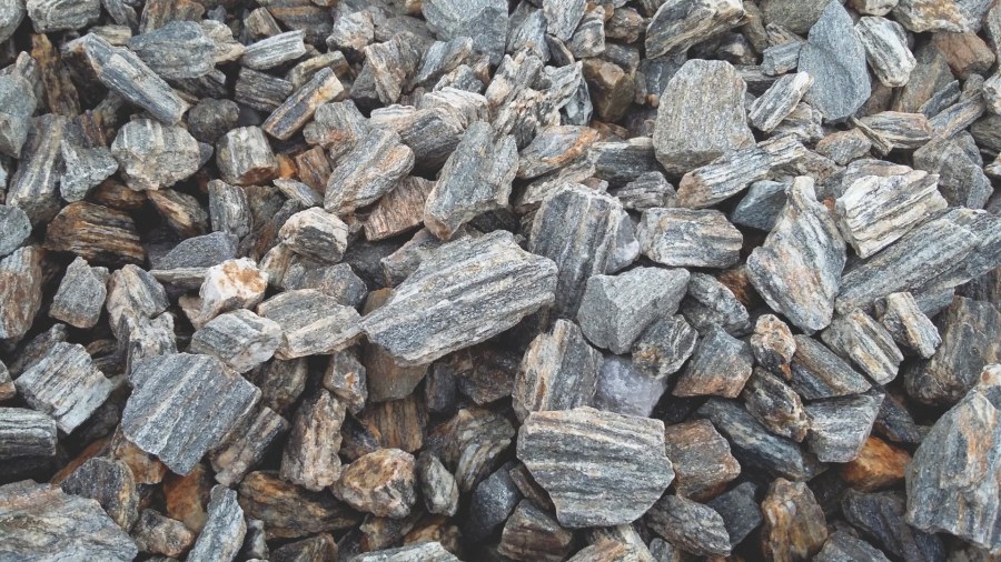 Dřevo zkamenělé-kůra drcené 11-32mm 20kg - Sypké materiály